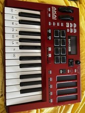 Akai Professional MAX25 | 25-Key USB MIDI Keyboard & Drum Pad Controller VGC