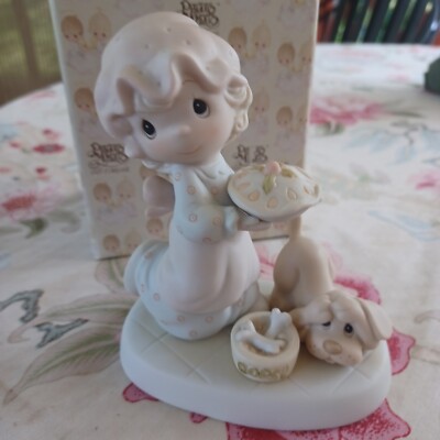 Precious Moments  ''DROPPING OVER FOR CHRISTMAS''Girl w/Pie