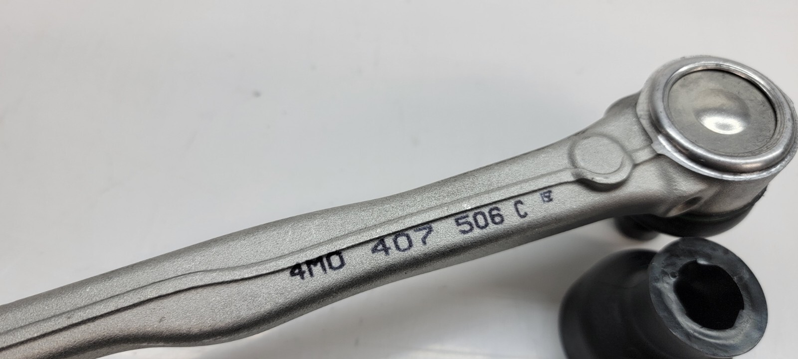 LAMBORGHINI URUS FRONT CONTROL ARM OEM 4M0407506C