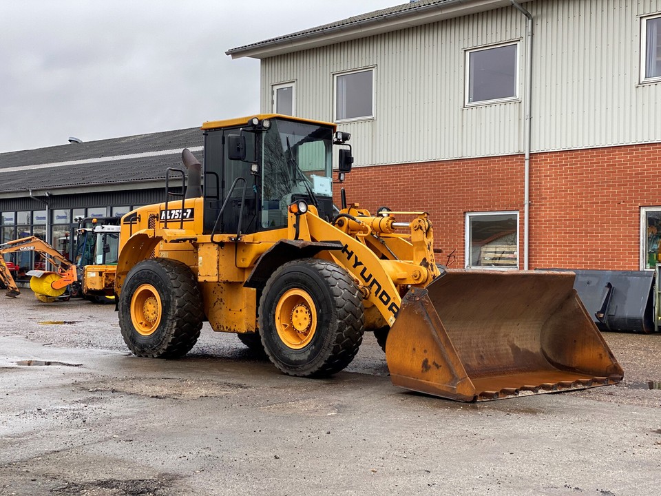 Hyundai hl757 7