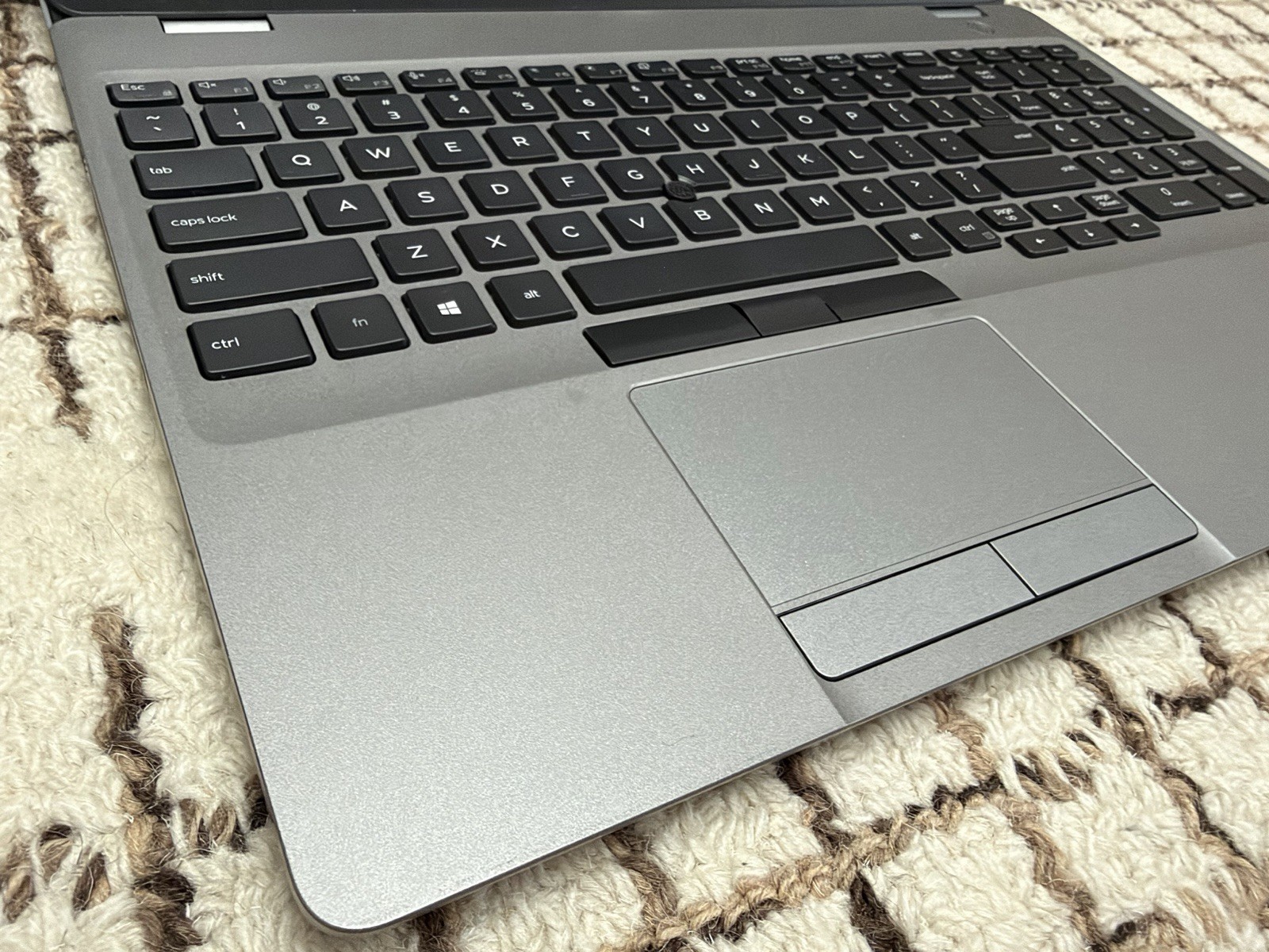 dell latitude 5510, 15.6-Inch Laptop, with Core i7-10610U CPU @ 1.80GHz, 512 GB nvme
