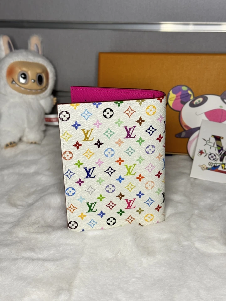 Louis Vuitton x Takashi Murakami 2025 Monogram Multicolor Passport Cover - White - Imagem 2 de 4