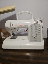 Singer Athena 2009 Sewing Machine Includes Fo...