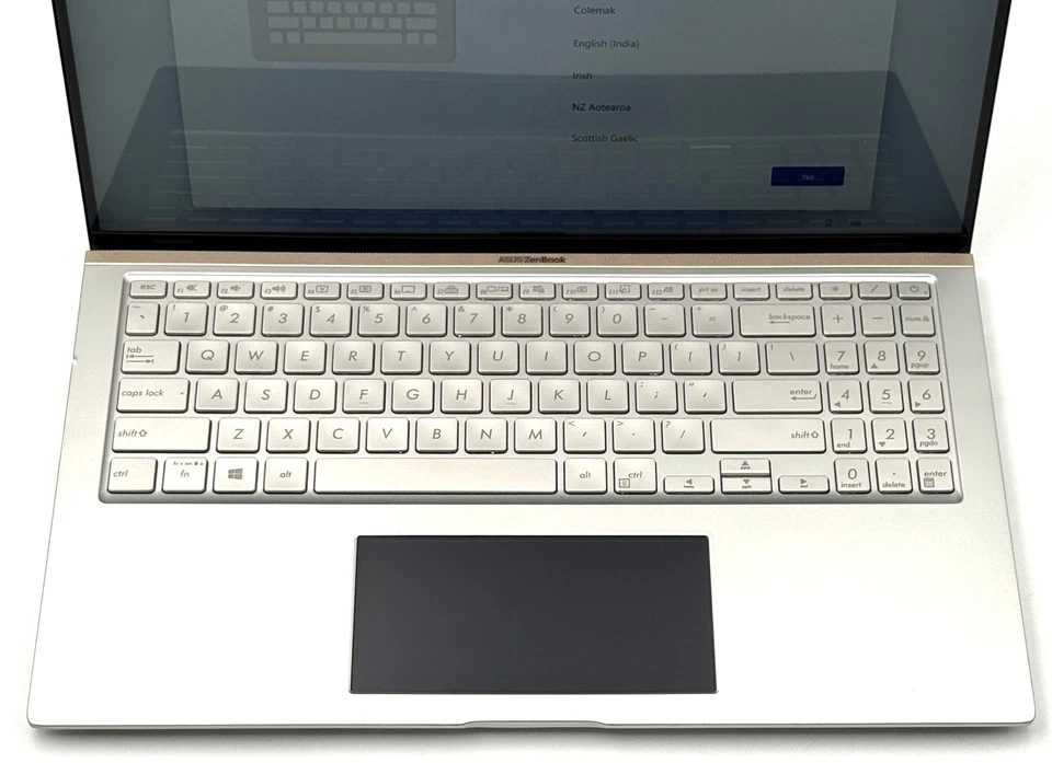 Asus Zenbook UX534F - UHD - i7-10510U - 16GB RAM - GTX 1650 - 512GB SSD - Silver - Image 2 of 4