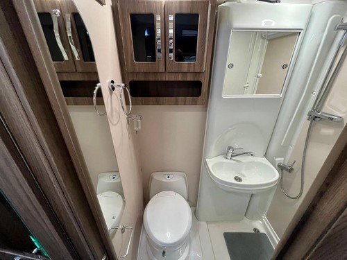 AUTO SLEEPER BROADWAY EK / 3500KG / 2021 / 5 BERTH / END KITCHEN / MOTORHOME - Picture 13 of 20