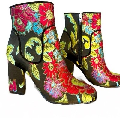 Marc Fisher Jana ankle boots featuring a black base with vibrant, Size 9M