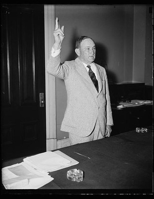 Photo:Joseph T. Robinson 1930s Senator Oath Hand Raised Portrait