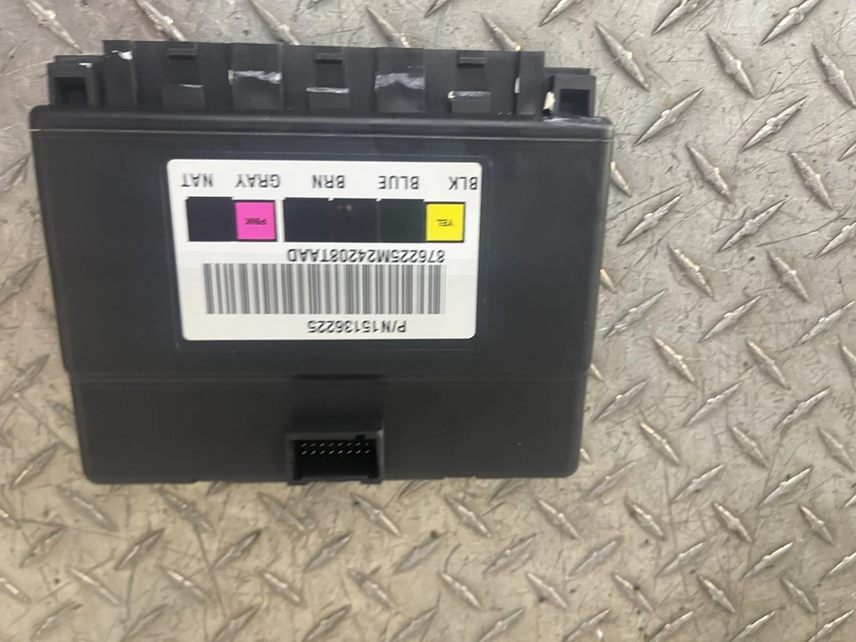 15136225 Chevrolet Avalanche Silverado Body Control Module May Need Programming Foto 3 de 4