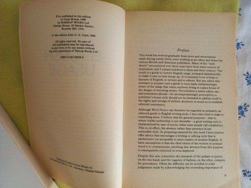 Dictionary Of English Usage by Harrap, Popular No-Fiction Paperback Book. - Picture 3 of 3