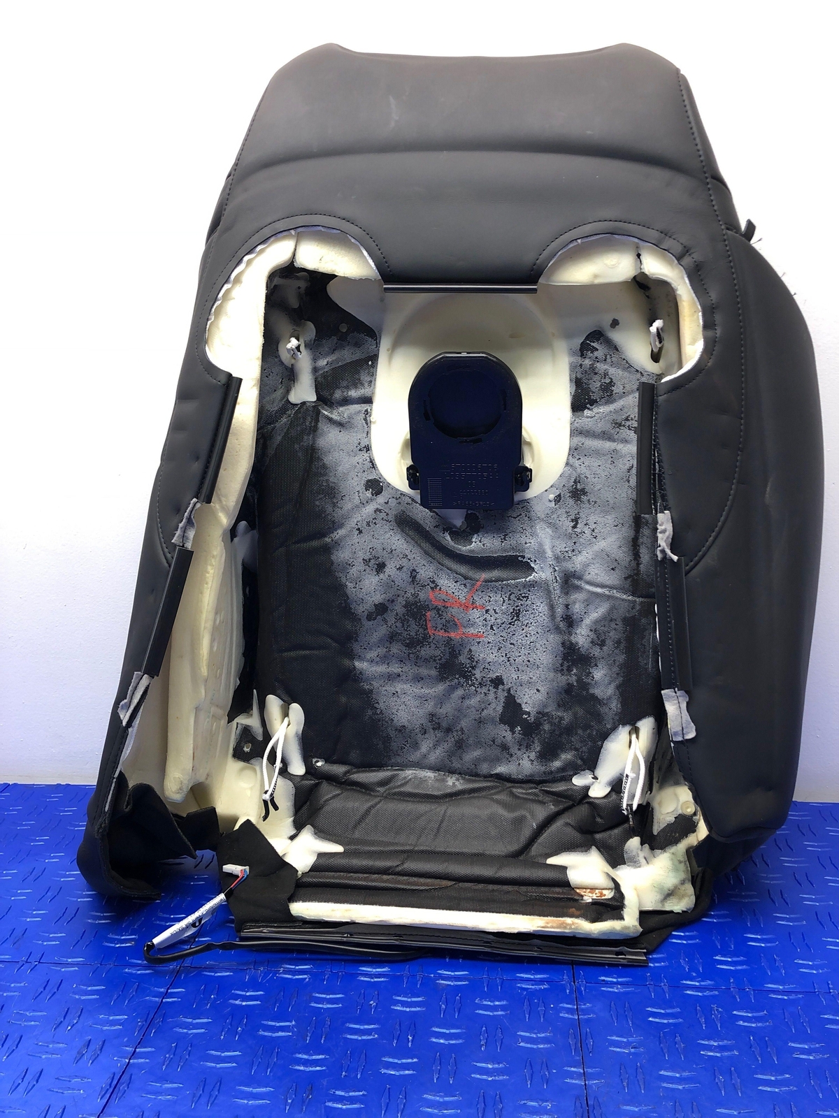 2013-2021 MASERATI QUATTROPORTE 156 FRONT RIGHT UPPER SEAT CUSHION *NEEDS REPAIR