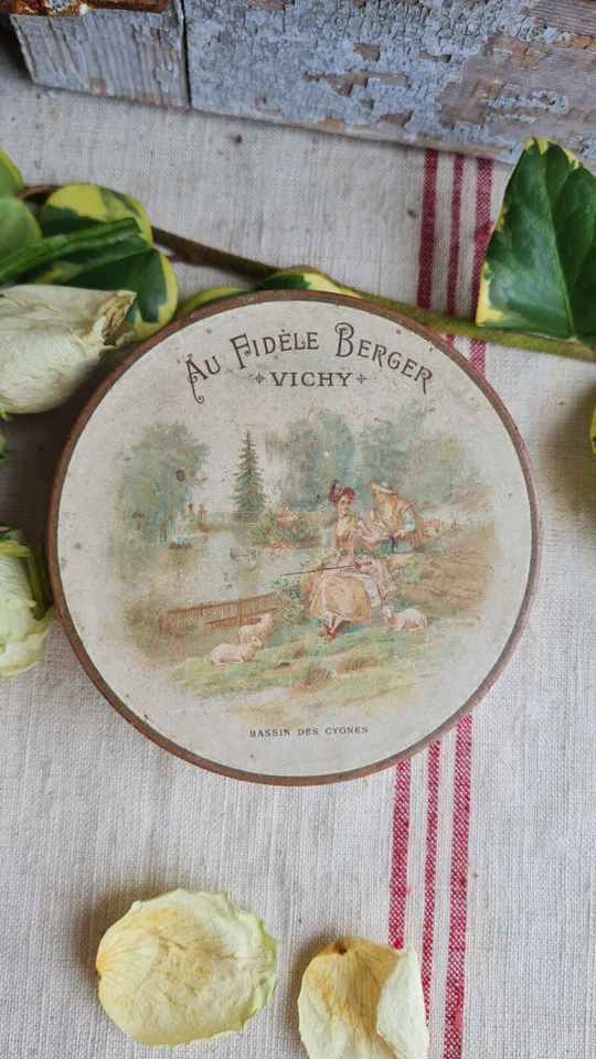ANCIENNE BOITE BONBONS PASTILLES AU FIDELE BERGER VICHY - Photo 2/4