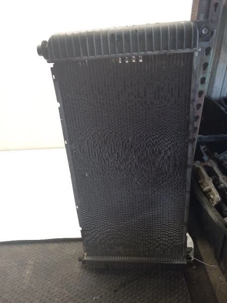 Radiador 99-03 GMC SIERRA 2500 PICKUP 22840116 Foto 3 de 4