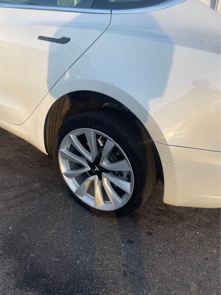 Tesla Model 3 19 inch wheel OEM with Tires and tire pressure monitor