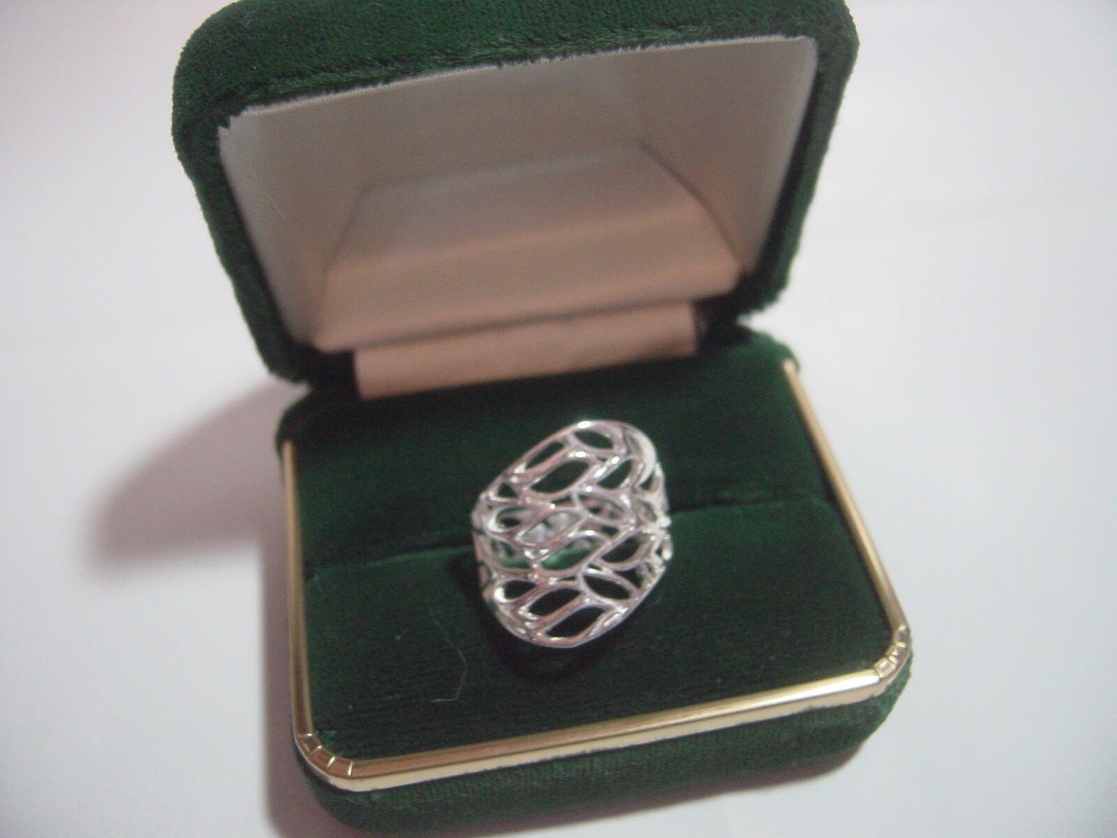 VINTAGE  SOLID SILVER RING-UNUSUAL OPEN LEAVES DE… - image 1