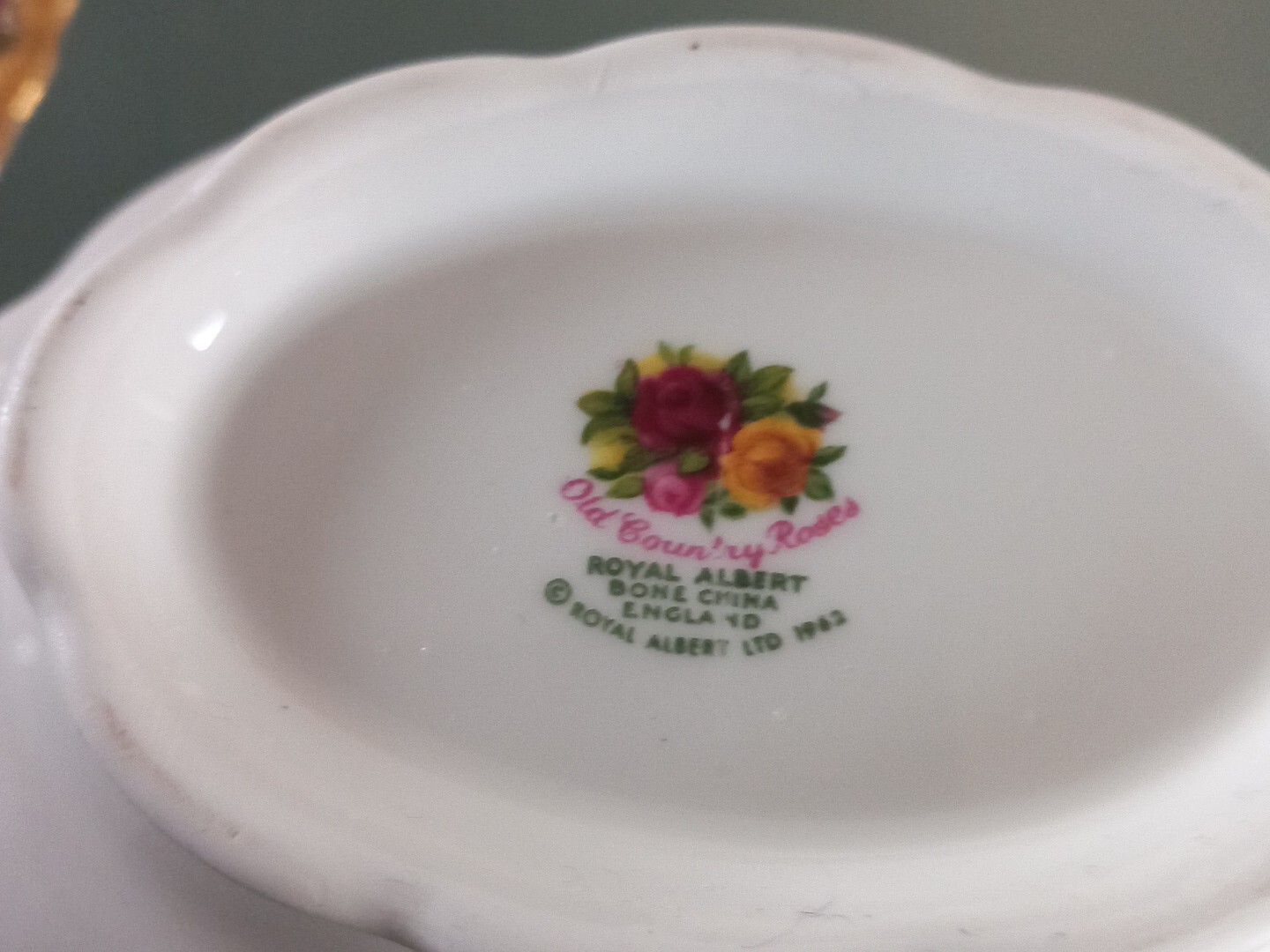 LARGE Royal Albert Old Country Roses Gravy Boat & 22cm Stand.Bone China