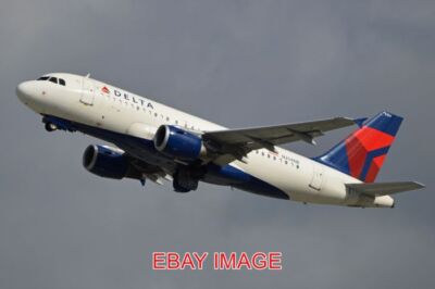 FOTO FLUGZEUG AIRBUS A319-114 'N354NB' DELTA C/N 1833. BAUT 2002. SEEN DEPAR