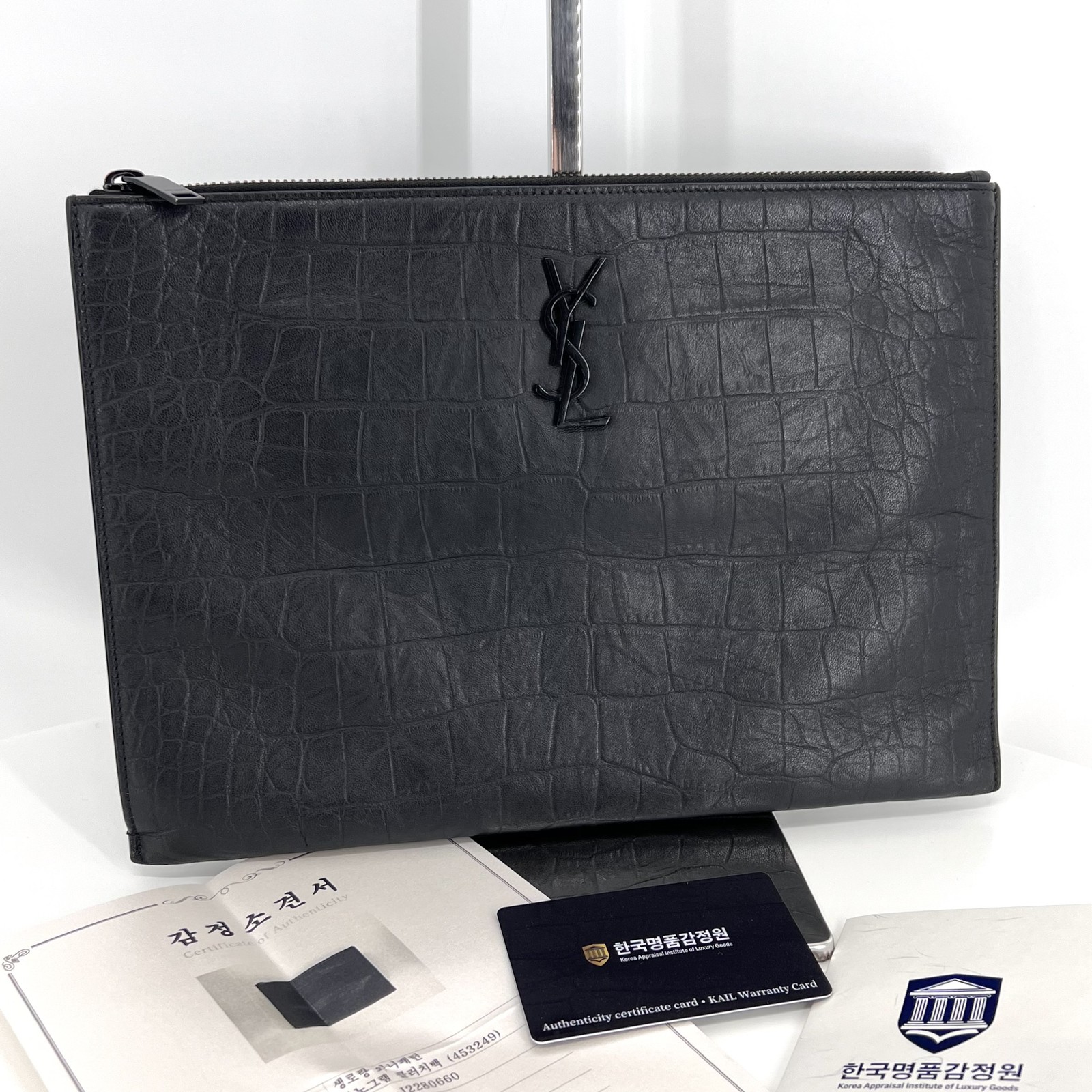 Borsa pochette Saint Laurent Monogram in pelle nera 453249 140297983