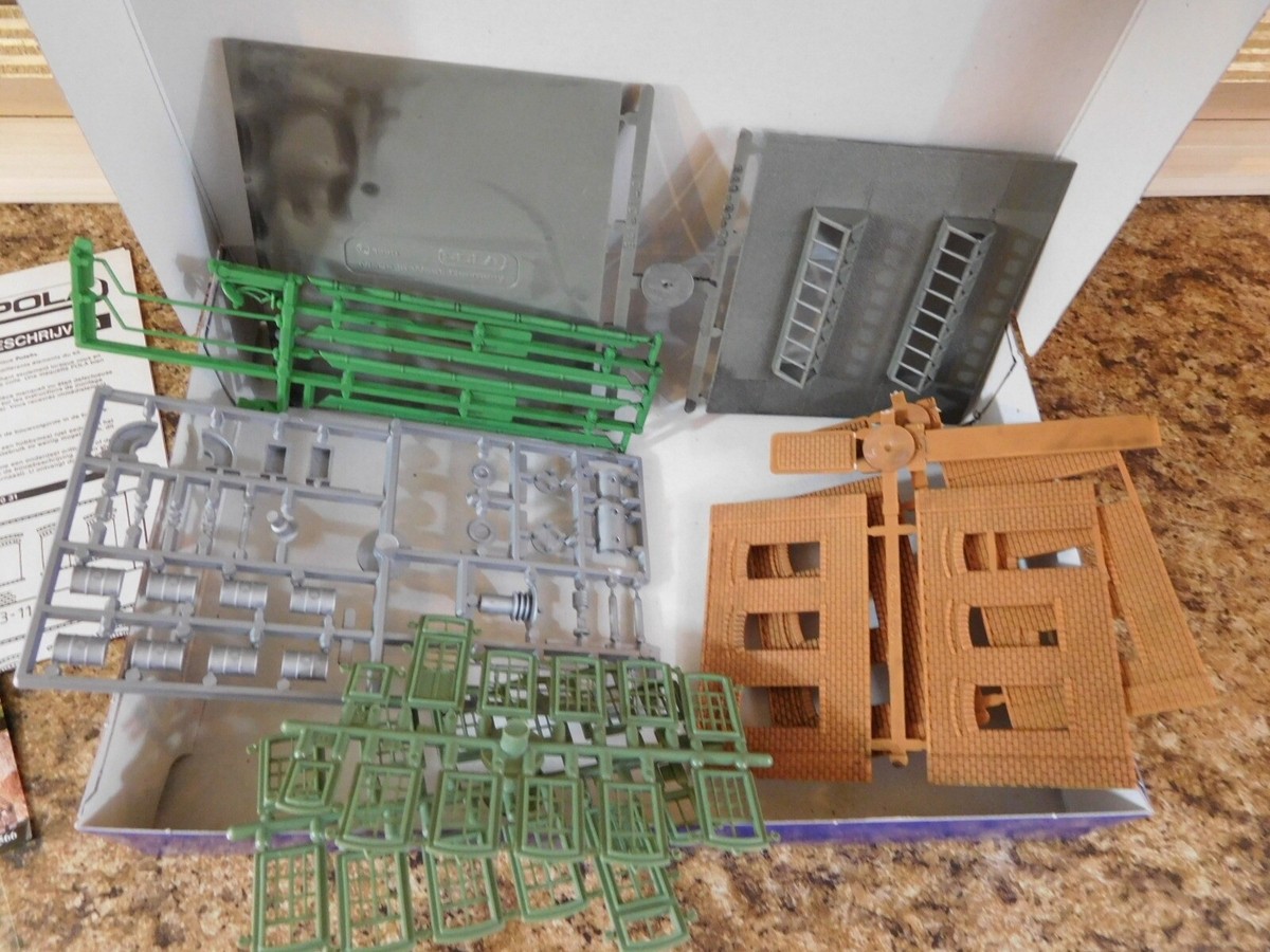 Pola HO Kit #841 Brick factory hall. Wealth of accessories such as