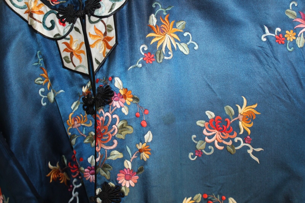 AS IS Lily -Sz S Vintage 1960s 70s Silk Chinese Embroidered AS IS Lily -Sz S Vintage 1960s 70s Silk Chinese Embroidered