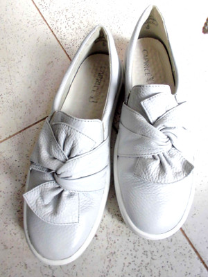 Caprice, sehr weiche Lederslipper mit Lederzierschleife, hellgrau, Gr.39 wie neu
