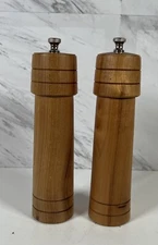 Chef Specialties Pepper Mill + Salt Shaker. Wood S&P Shaker