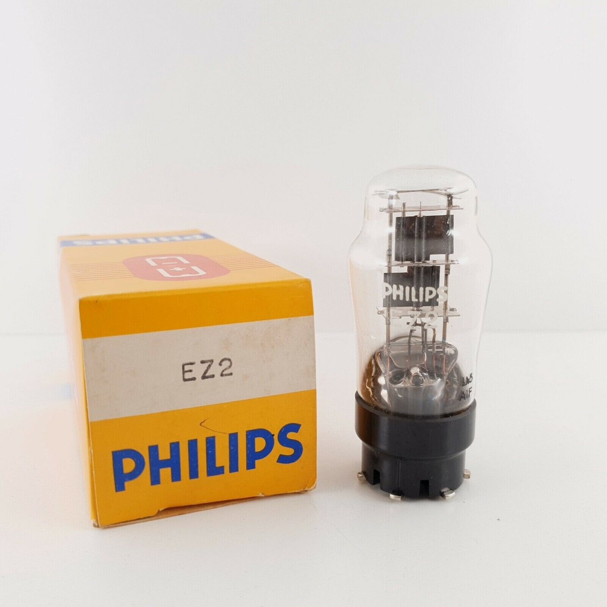 1 X EZ2 PHILIPS TUBE. SPLITED BLACK PLATES. 1950s PROD. NOS/NIB