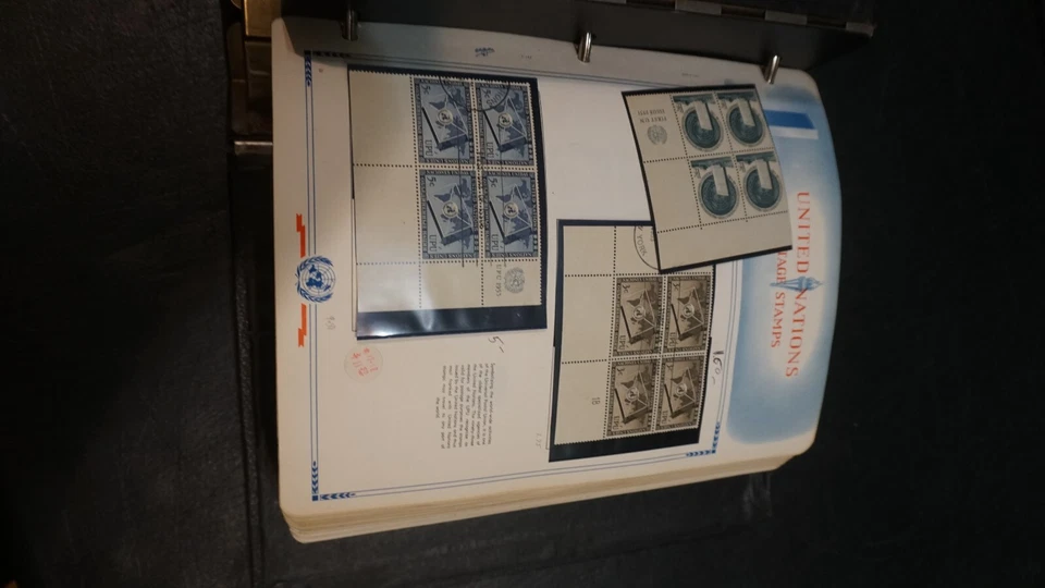 Colección de bloques de placas de las Naciones Unidas inscripción en enorme álbum sellos MNH Foto 2 de 4