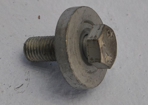 VW Touran 1T (03-06) 2,0 TDI Schraube Befestigung Nockenwellen Rad #20685-B200