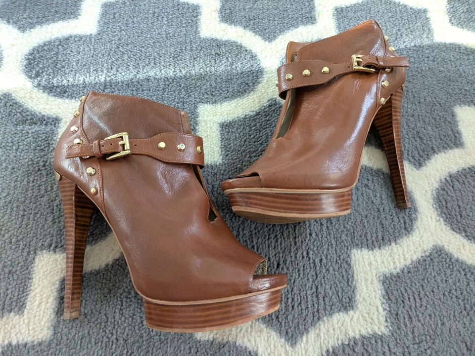 Botines/zapatos Michael Kors "Ailee" Peep Toe con tachuelas Foto 4 de 4