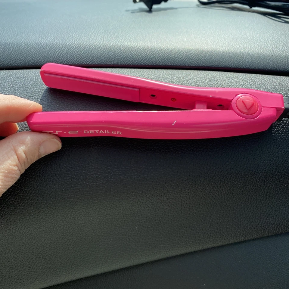 TS-2 Detailer Rosa Caliente Miniatura Plancha J&D Productos de Belleza Foto 2 de 4