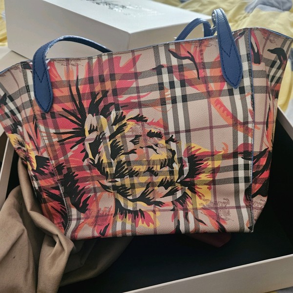 burberry bags With Matching Wallet