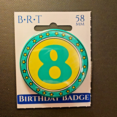 Türkis und Gelb | Alter acht | 58 mm Geburtstag Party Pin Anstecker