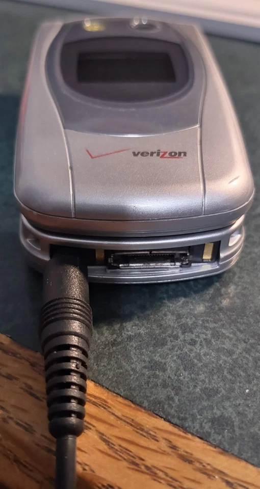 Teléfono con cámara de video Audiovox CDM9900 vintage - 2004 Foto 4 de 4