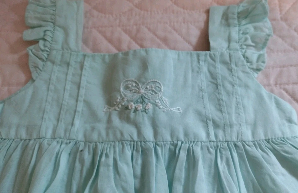 Vestido Strasburg 12 Meses Bebé Niña Verde Espuma de Mar Usado en Excelente Condición Foto 3 de 4