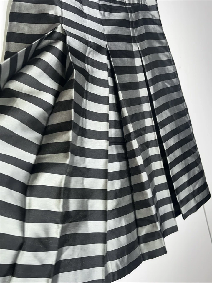 Falda halógena negra y plateada gris a rayas plisada hasta la rodilla línea A, talla 8 Foto 4 de 4