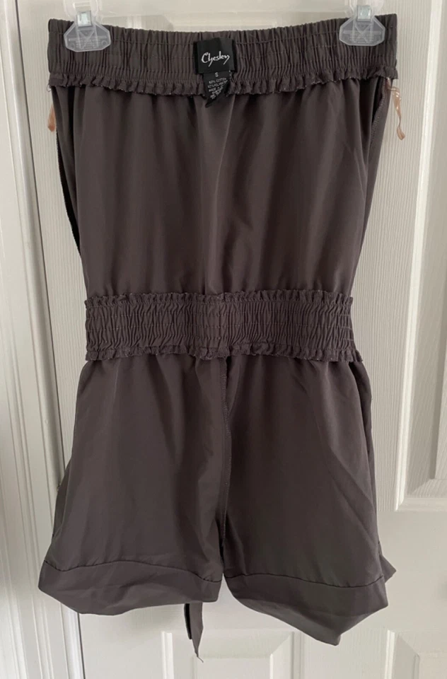 Mameluco corto Chesley sin mangas cintura corbata. Gris oscuro. S. Foto 4 de 4