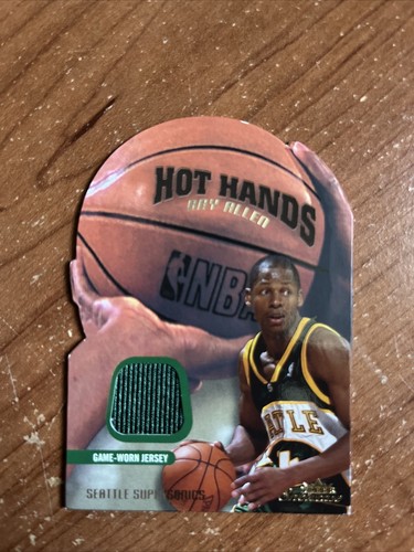 2003-04 Showcase Hot Hands Game-Used Ray Allen /375 - Picture 1 of 2