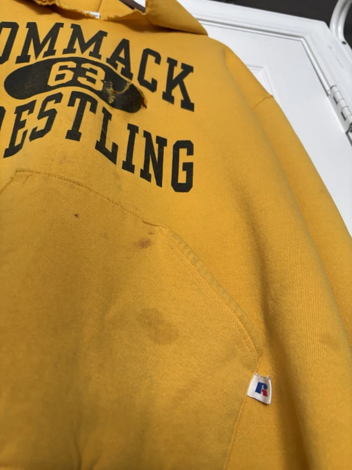 Sudadera con capucha vintage Russell Commack Wrestling 63 talla amarilla envejecida. L Recortado Foto 4 de 4