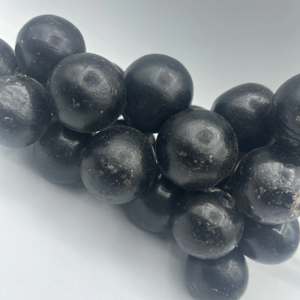 Antiguo ramo italiano de piedra de alabastro de uvas púrpuras arañazos en defectos de uvas Foto 4 de 4