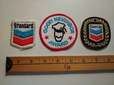 ( 3 RARE CHEVRON STANDARD 70S 80S GAS OIL STATION SERVICE PATCH CREST ECUSSON )