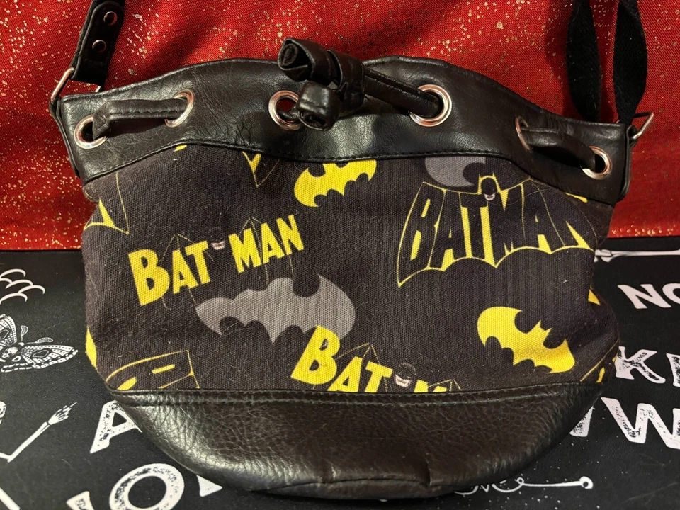 Cartera cubo Batman DC Comics | ¡Excelente estado! | Viaje por carretera de verano Foto 2 de 4