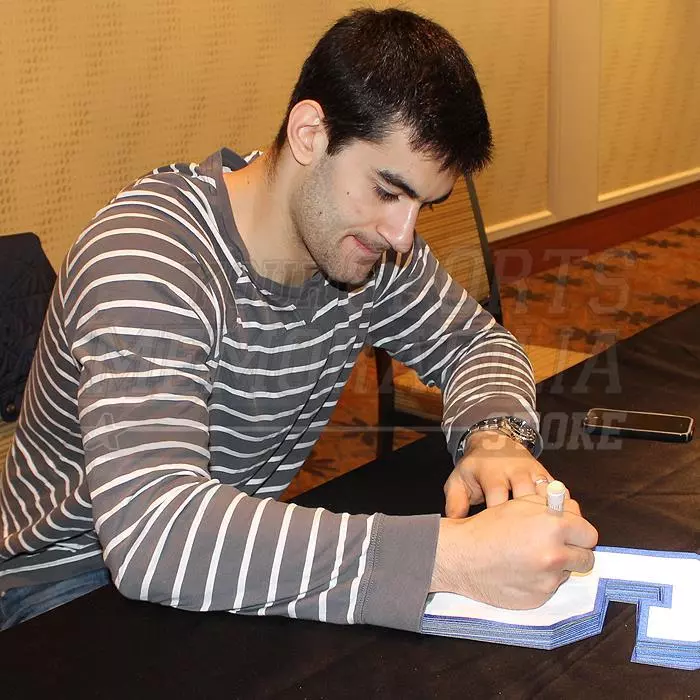 Max pacioretty top signed jersey