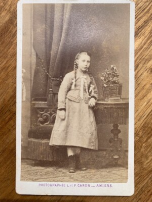 Foto CDV Karte Portrait Kind Frisur Zöpfe 1860 L&F Caron Amiens