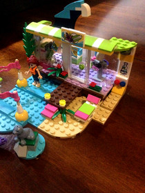 LEGO FRIENDS: Heartlake Surf Shop (41315) W/INSTRUCTIONAL MANUAL 100% COMPLETE