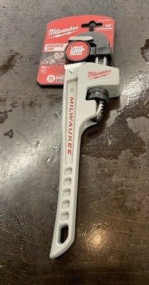 Milwaukee 10 in Pipe Wrench - Silver (48-22-7210)