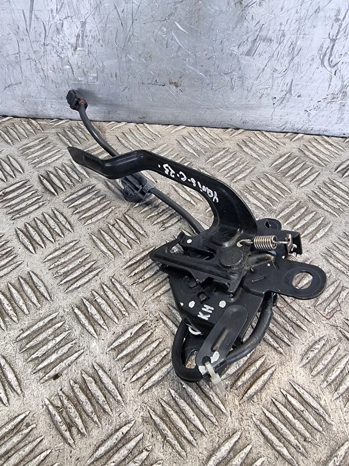 SUV HÍBRIDO ELÉCTRICO AUTOMÁTICO TOYOTA YARIS CROSS CAPÓ BLOQUEO 1,5 L 2023 Foto 4 de 4