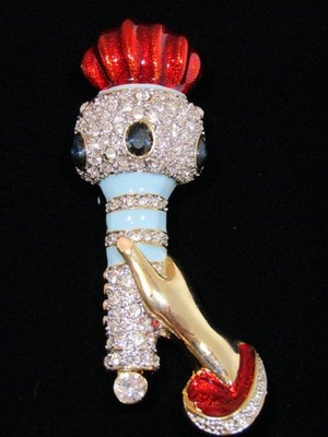 BEAUTIFUL Freedom Liberty Torch Rhinestone Enamel Brooch Hand Holding Torch