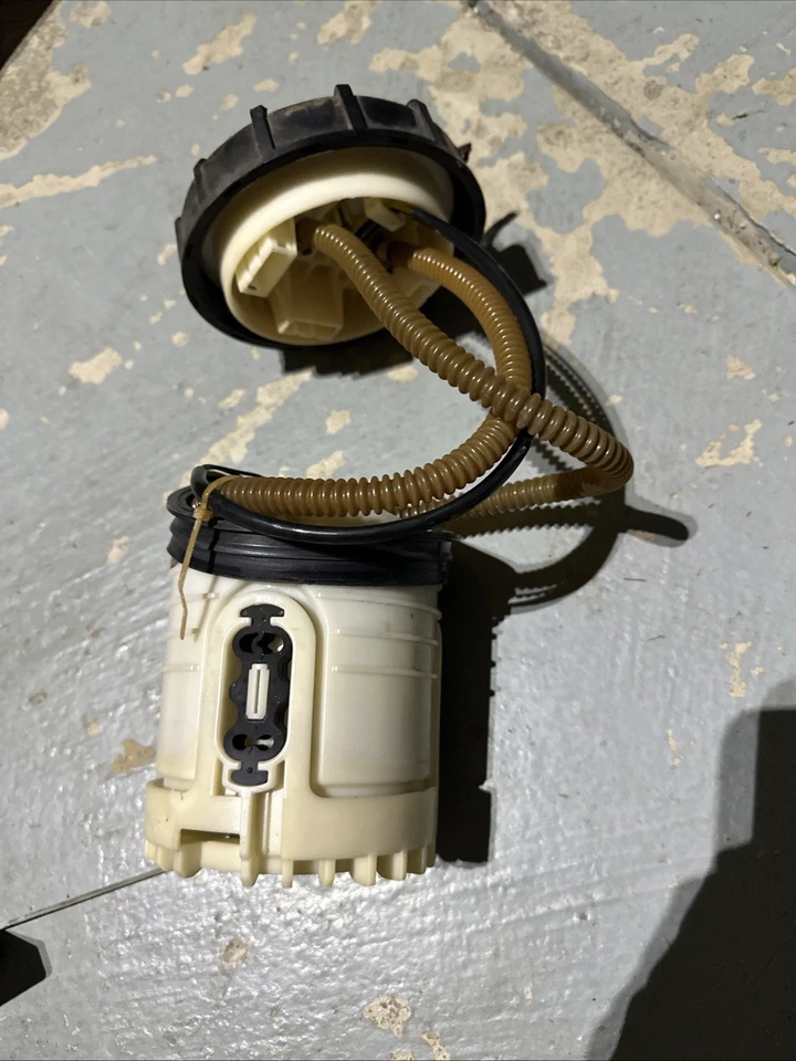 VW EUROVAN MV 1993-1997 1999-2004 - BOMBA DE COMBUSTIBLE 701919051R Foto 2 de 4