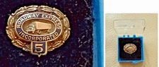 Vtg Employee Service Award Pin: ROADWAY EXPRESS INC; 10K Solid Gold; Truck Image