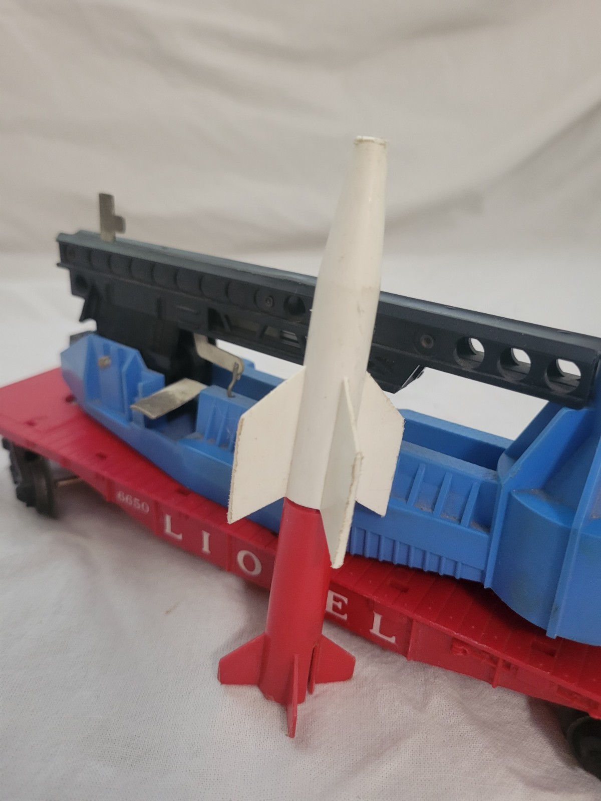 LIONEL POSTWAR 6650 IRBM LAUNCHER FLAT CAR Working Trigger Fires When Raised
